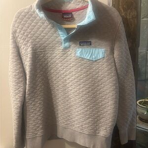 Patagonia Light Gray Quilted Pullover with Blue Accents